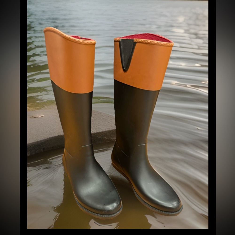 Tommy Hilfiger women Tall Black and Tan Matte Rubber Rain Boots Size 7